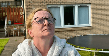 "Я до жаху боюся": жінка віддала свою спальню птахам, які її "переслідують" (фото)