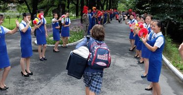 Чистили статуи вождей: россиянин рассказал, как ездил в пионерский лагерь КНДР