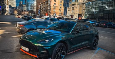 До сотні — за 3,3 с: у Києві засвітився найпотужніший бензиновий кросовер у світі (фото)