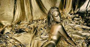 36-річна Ріанна "в золоті" знялася в ефектній фотосесії (фото)