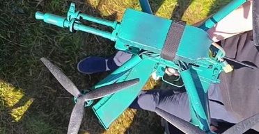 У Росії похвалилися FPV-дроном з автоматом Калашникова: як його хочуть використовувати (відео)