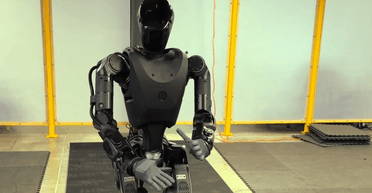 Замена солдатам: Украине передали боевых гуманоидных роботов Phantom MK-1