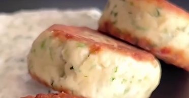 Сирники зі шпинатом: простий рецепт страви з новим смаком