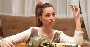 Не только в голове. Зачем украинцы едят тараканов