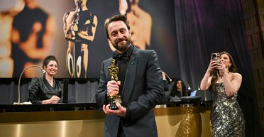 Скандал на "Оскаре": Киран Калкин не упомянул брата Маколея, получив награду