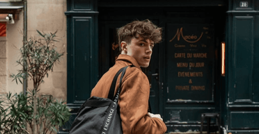 Зірка серіалу "Школа" знімається в росіян й прибрав усі згадки про Україну (фото)