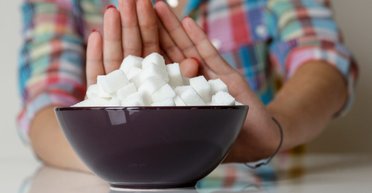 Солодко, корисно і не калорійно: 5 смачних продуктів, які замінюють цукор (фото)