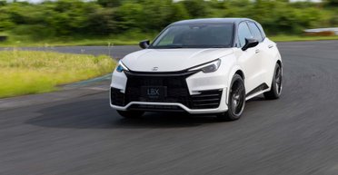 Маленькая ракета: самый дешевый кроссовер Lexus получил 300-сильную спортивную версию (фото)