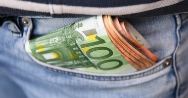 Гривня втрачає позиції: експерти пояснили підвищення курсу долара та євро