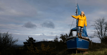 "Я не божевільний": чоловік здійснив навколосвітню подорож на яхті сушею (фото)