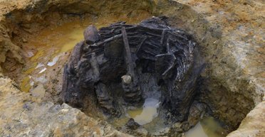 Сохранность вызывает вопросы: археологи раскопали необычный плетеный колодец в Норфолке (фото)