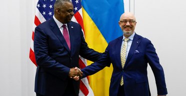Башти Кремля чекають на бавовну. Навіщо міністр оборони США прилетів у Брюссель на зустріч НАТО