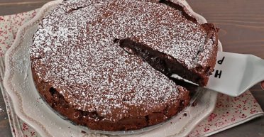 Особливий рецепт торта з темного шоколаду: без борошна та дріжджів