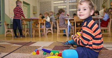 Грамоти з українським тризубом: у Хабаровську "нагородили" дітей (фото)