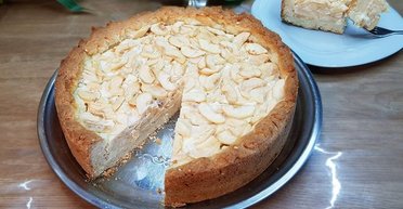 Невероятно вкусно: как приготовить яблочный пирог с меренгой