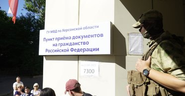 "Потеря Херсона для россиян болезненна – они много вложили в пропаганду", – политолог Молчанов