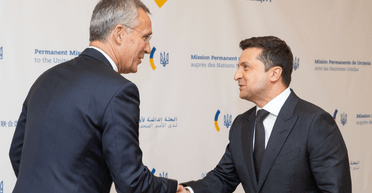 Зеленский говорил с генсеком НАТО о возможном взаимодействии на саммите Альянса в 2023 году