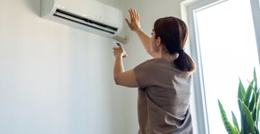 Кондиціонер не потрібен: експерти розкрили, як менше платити за електрику у спеку