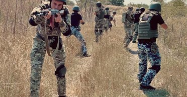 Навчання по YouTube. Чому українські бійці вчаться воювати по інтернету і що з цим робити