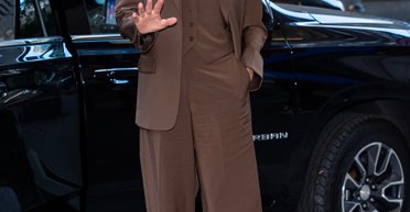 54-річна Ума Турман в елегантному костюмі з'явилася на популярному шоу (фото)