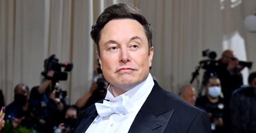 "Это только начало": Маск продал социальную сеть X собственному стартапу, что ждет пользователей