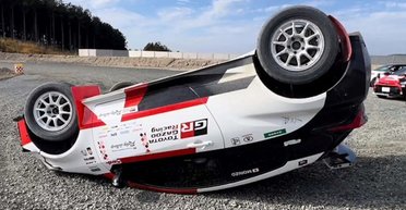 Не вписался в поворот: председатель правления Toyota попал в ДТП на гоночном авто (видео)