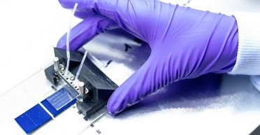 Не только генерирует, но и хранит энергию: создана необычная солнечная батарея (фото)