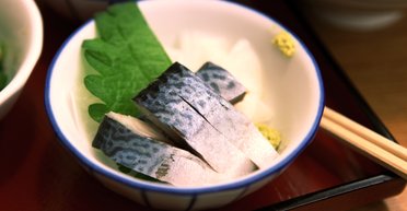 Усього два інгредієнти: як у домашніх умовах засолити смачнючу скумбрію