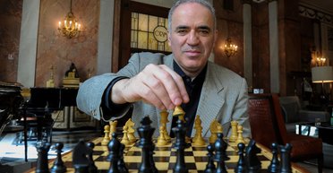 Переписывание истории в РФ: из учебника Мединского убрали упоминание о Каспарове