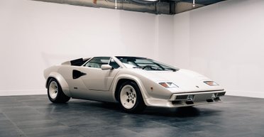 На аукцион выставили легендарный суперкар Lamborghini 80-х в новом состоянии (фото)
