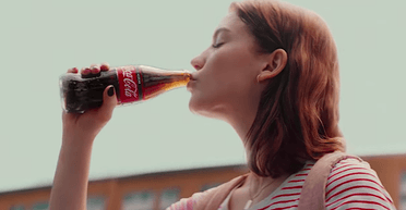 Податок на солодкі напої: скільки коштуватиме Coca-Cola після подорожчання