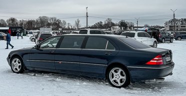 Люкс из 2000-х: в Украине заметили редчайший лимузин Mercedes (фото)