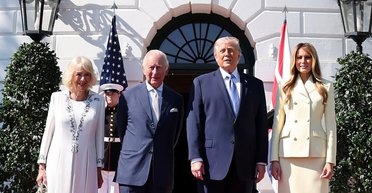 Битва вбрань на найвищому рівні: Камілла і Меланія вразили публіку (фото)