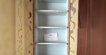 Чоловік робив ремонт і знайшов послання з минулого: від прочитаного у нього відняло мову (фото)