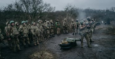 Замкнене коло: зброї немає — бо нема кому воювати, бійці сидять у тилу, бо вчитися нема на чому