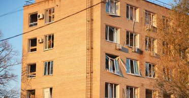 Ранены 8 медиков: в ОВА рассказали подробности удара РФ по онкодиспансеру в Запорожье (фото)