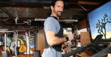 Продуманий план: 61-річний чоловік упевнений, що "зламав" процес старіння (фото)