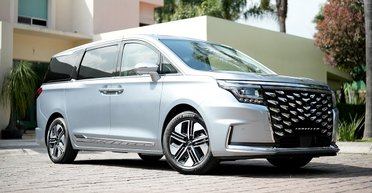 На мировой рынок выходит электрифицированный минивэн JAC с запасом хода 1150 км (фото)