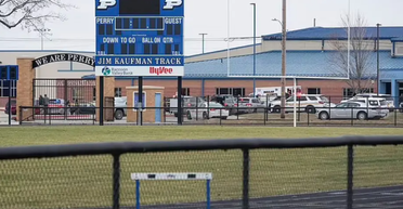 Из школы доставляют раненых в госпиталь: в США произошла стрельба в учебном заведении