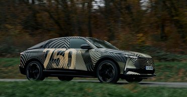 Премиальный французский электромобиль с запасом хода 750 км показали до премьеры (фото)