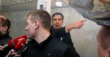 Суд идет, Михо поет. Как проходило заседание по делу Саакашвили