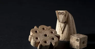 Семь умений, которыми должен был овладеть настоящий рыцарь: на раскопках замка обнаружили фигурки древней игры