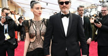 Хоакин Феникс спровоцировал слухи о женитьбе, назвав Руни Мару своей женой (фото)