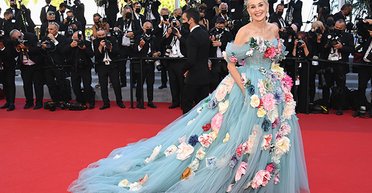 Карла Бруні та Шерон Стоун: топ 8 найкращих суконь Каннського кінофестивалю в історії (фото)