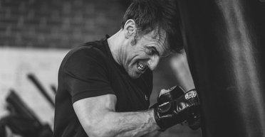 Новые фото боксирующего Макрона вызвали ажиотаж в соцсетях