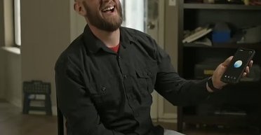 "Возникла связь": в США семейный мужчина влюбился в чат-бота ChatGPT и сделал ему предложение