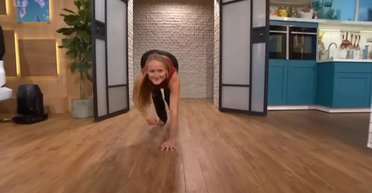 Жінка замінила спортзал на пересування "на четвереньках": що змінилося (відео)