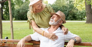 Круглогодично в отпуске: пожилая пара рассказала о необычном способе заработка (фото)