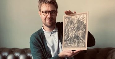 12 лет пролежала в сарае: мужчина нашел картину на свалке и заработал на ней 1,4 млн грн