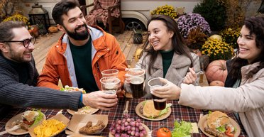 Сон обернувся кошмаром: поки дівчина спала, її хлопець та друзі пішли на курйозний вчинок